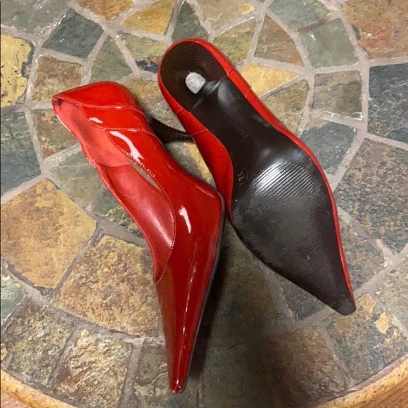 BCBG candy apple red patent leather pumps size 7.5 - Picture 5 of 5